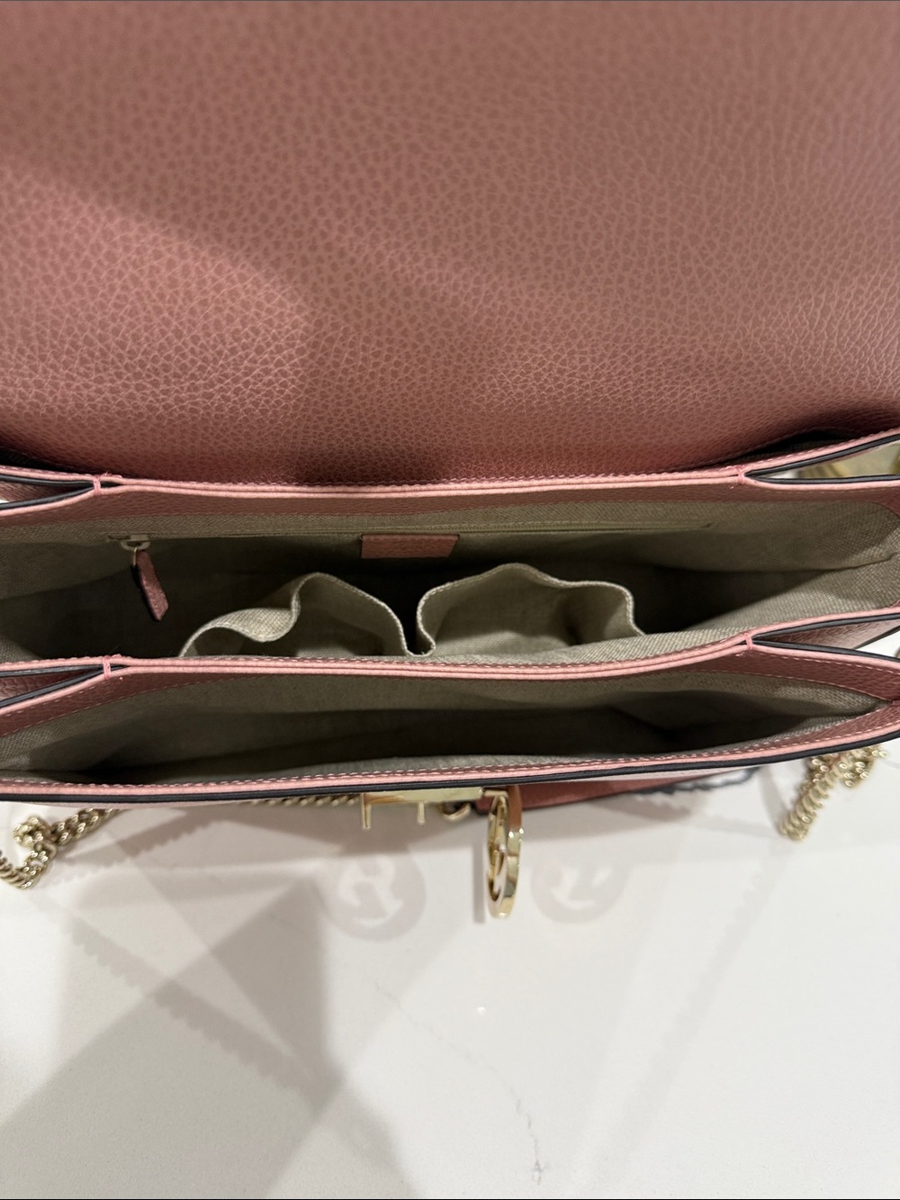 Gucci Dusty Pink Leather Shoulder Bag with Gold-Tone Logo - Picture 2 of 5